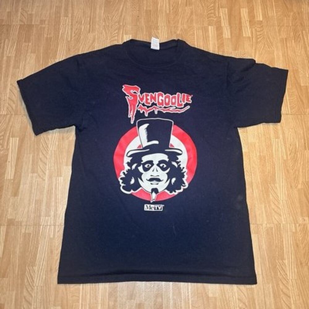 Svengoolie MeTV Official Chicken Thrower Black T-Shirt Men’s Medium Horror 20x26